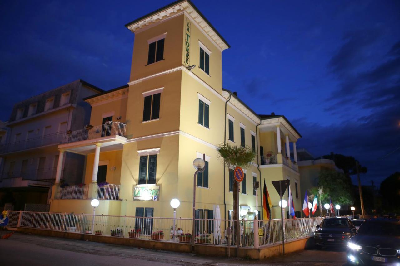 Hotel La Torre Rímini Exterior foto